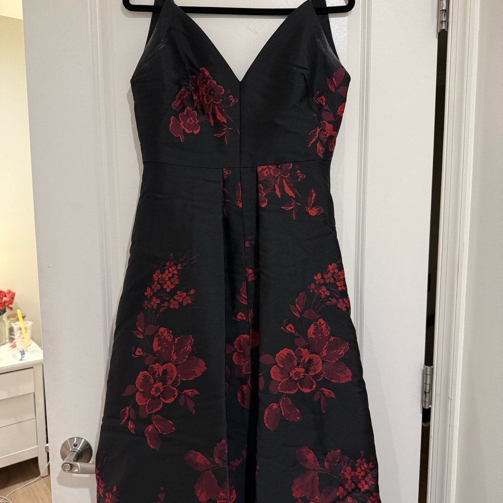 Calvin Klein Floral-Print Plunge Gown - Picture 5 of 6